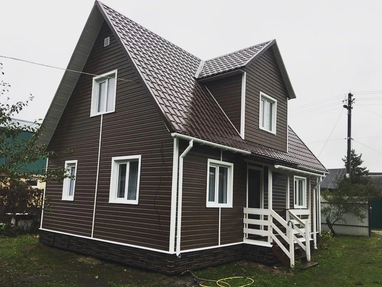 Фото 23. Правильно подобранные и установленные комплектующие элементы придают дому завершенный вид и продлевают срок его жизни