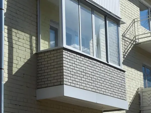 Обшивка балкона сайдингом внутри - 69 фото