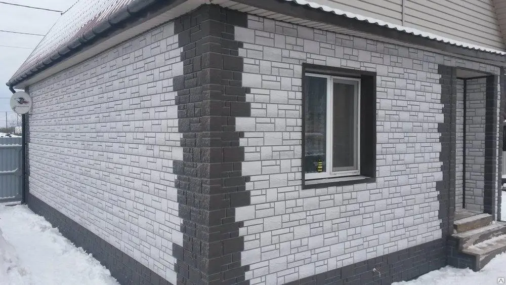 Имитация камня, как на фото – классическая форма фасадных панелей.