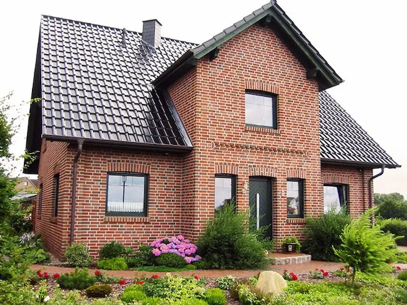 Кирпичный фасад: долговечность и надежность