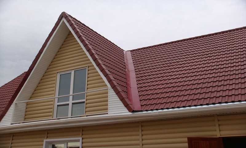 Дом с черепичной крышей