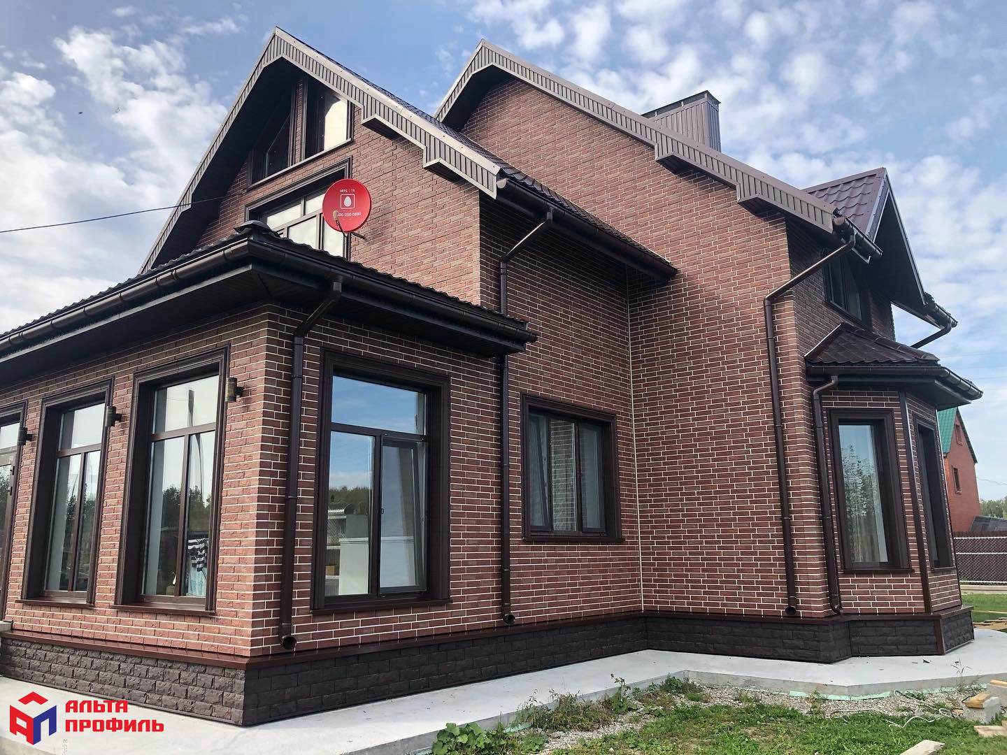 НАРУЖНЫЙ УГОЛ КИРПИЧ РИЖСКИЙ, ЦВЕТ 01