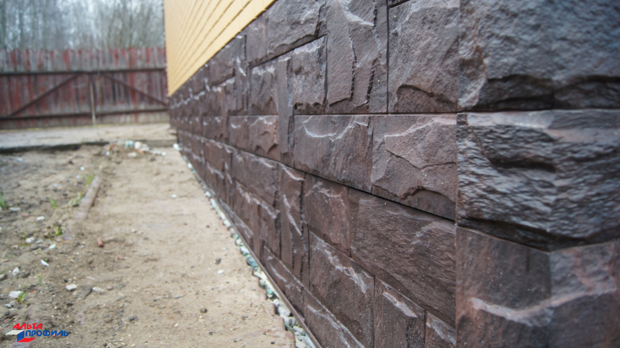 Отделка дома фасадными панелями Кирпич клинкерный и Гранит