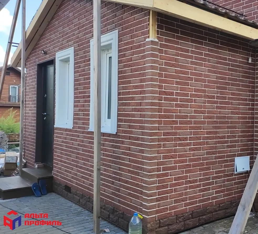 НАРУЖНЫЙ УГОЛ КИРПИЧ РИЖСКИЙ, ЦВЕТ 02