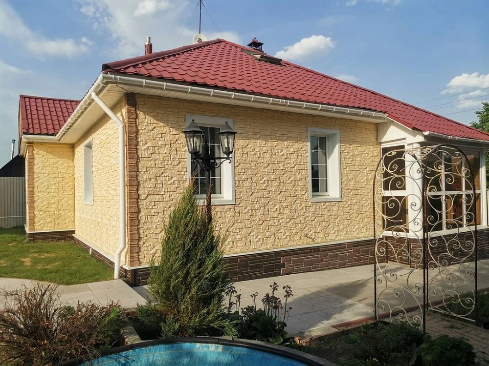 Дом с красной кровлей