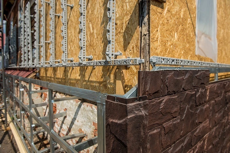 Отделка цоколя фасадными панелями