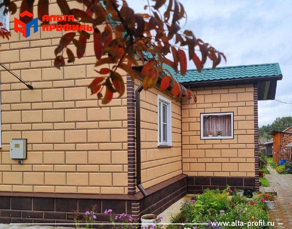 Дом с зеленой крышей