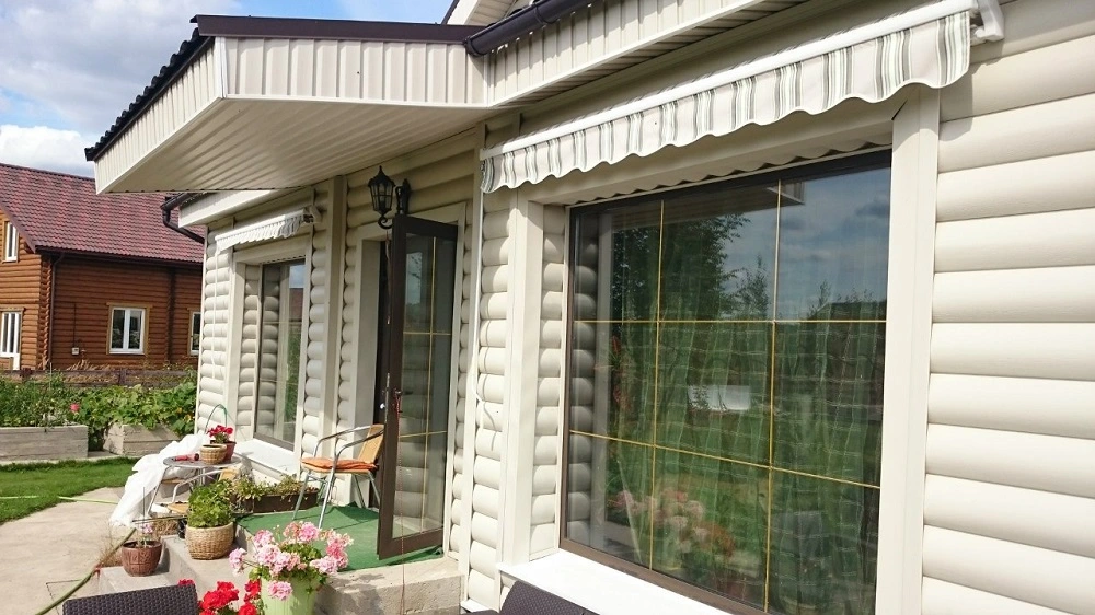 Отделка дома сайдингом под бревно (факура дерева) — виды сайдинга и ...