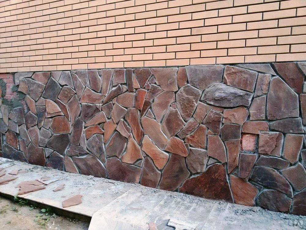 Натуральный камень для цоколя