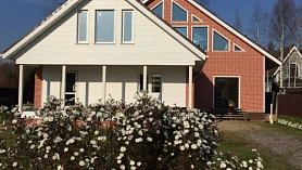 Сайдинг или вагонка: чем облицевать дом?