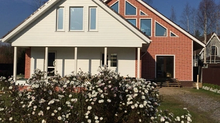 Сайдинг или вагонка: чем облицевать дом?