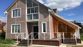 Отделка дома сайдингом под бревно