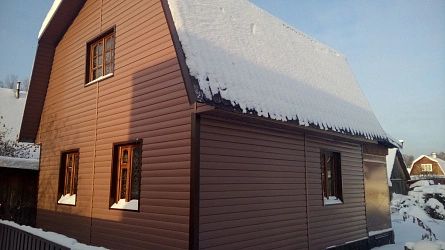 Выбираем отделочный материал: сайдинг или имитация бруса?